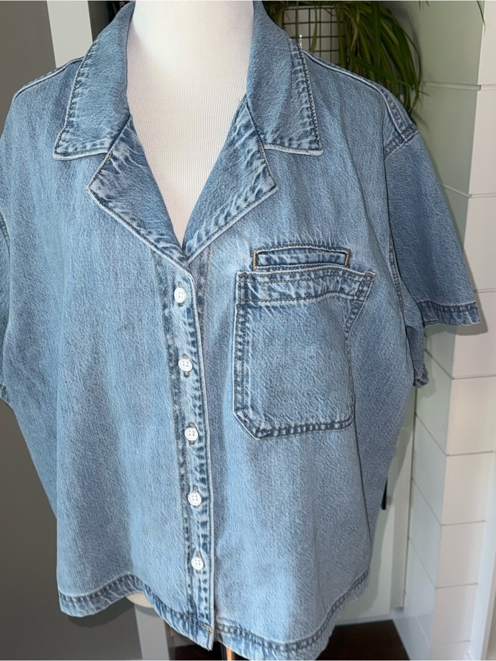 Size XL Women’s Oversized Universal Thread Denim Shirt with Patchwork Heart - Picture 3 of 8